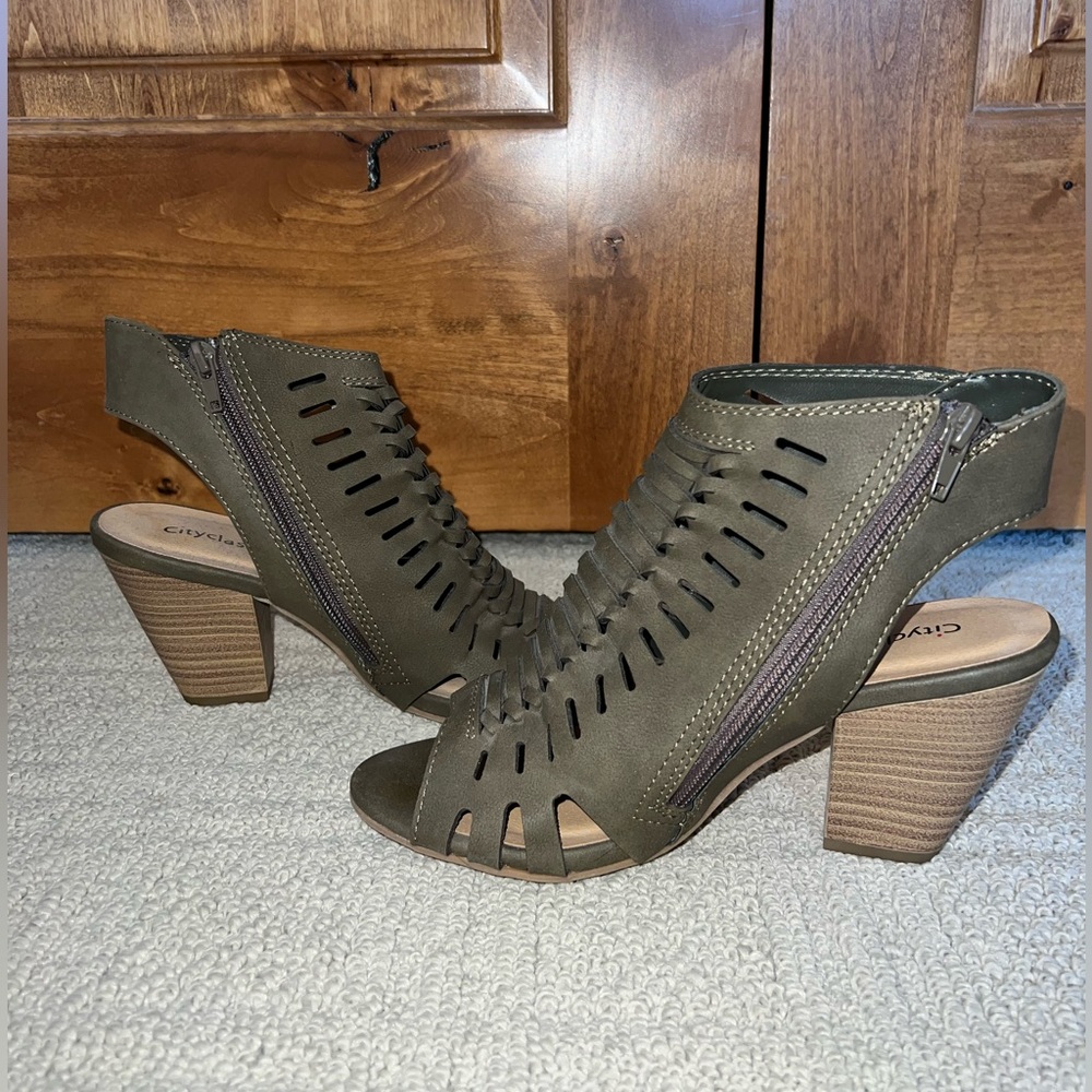 Olives green high heels - Picture 2 of 3